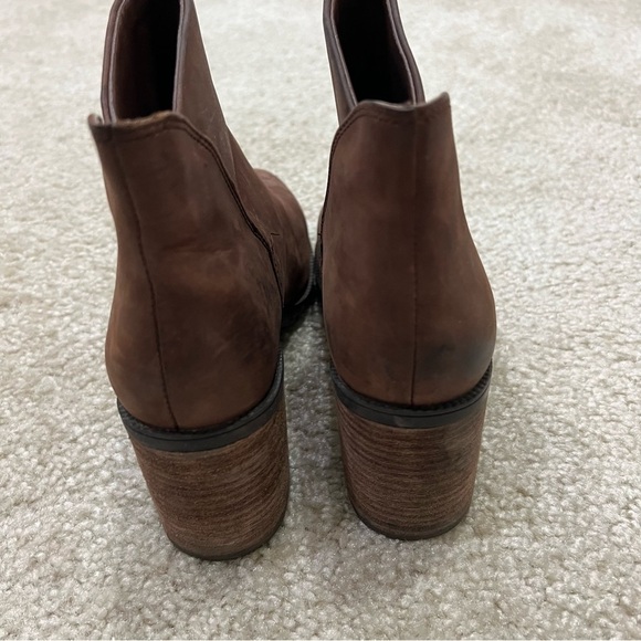 Clarks Malvet Helen 3” Heeled Leather Pull On Booties Boots Sz 8 Brown 60731120, - Picture 15 of 16